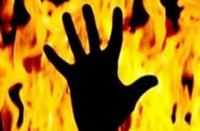 # son set fire to the father by pouring diesel