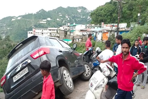 # uncontrolled car hit a dozen vehicles in Dehradun