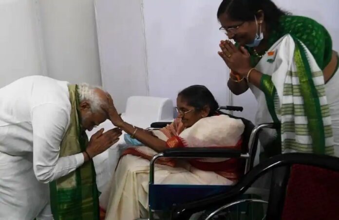# PM Modi touches feet of 90-year-old woman